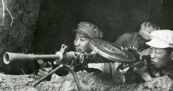 1958年,部隊領導去東北學習,看見糧倉管理員後哭喊：你居然還活著