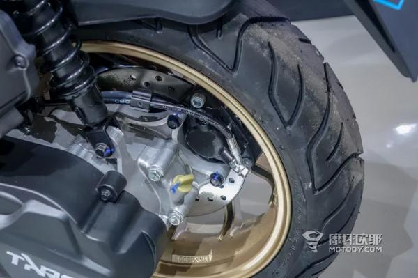 臺榮釋出2022款探路者300,更有一臺運動小踏板亮相摩展現場 臺榮釋出2022款探路者300,更有一臺運動小踏板亮相摩展現場