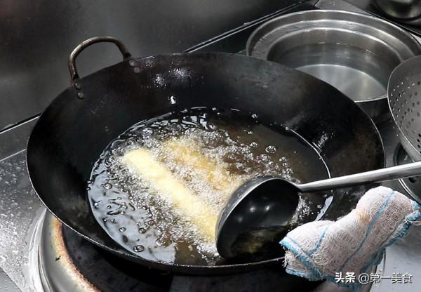 春捲這樣做超簡單,幾張豆腐皮一卷一炸,鮮香可口,零食都解決了 春捲這樣做超簡單,幾張豆腐皮一卷一炸,鮮香可口,零食都解決了