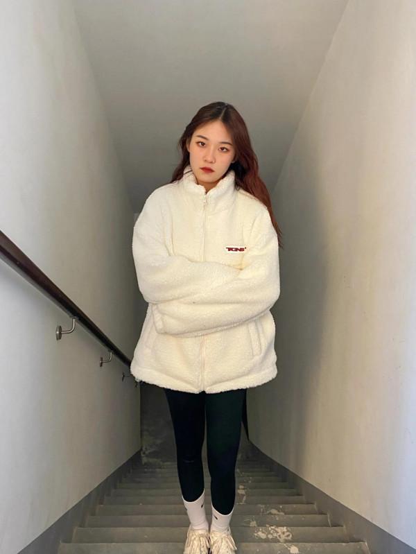 OOTD | 奶白奶白的羊羔毛外套，誰能拒絕？