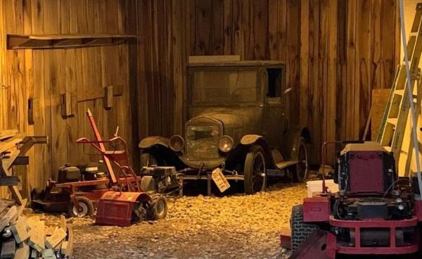 1984年塵封至今,穀倉發現福特鼻祖1925年福特T型車 1984年塵封至今,穀倉發現福特鼻祖1925年福特T型車