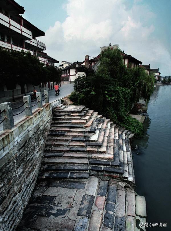 20世紀榮膺普利策文學獎和諾貝爾文學獎的唯一雙冠女作家，賽珍珠的名字是在何地誕生的？