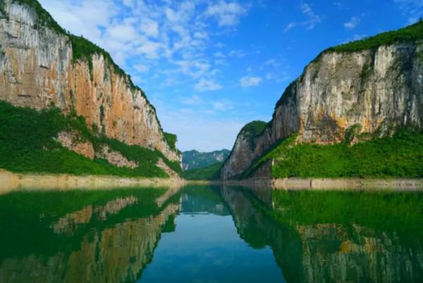貴州國家級旅遊畫廊，斷層壁畫神秘多姿，被稱為烏江上最美畫廊