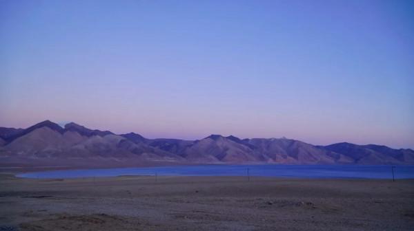 穿越西藏阿里中線,地上只有車轍印,這種路就是轎車能力的極限 穿越西藏阿里中線,地上只有車轍印,這種路就是轎車能力的極限
