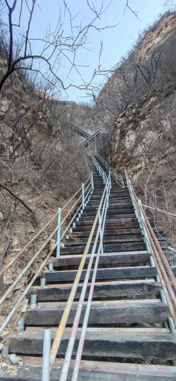 新年爬房山北半壁店村的南大梁