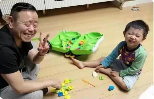 有種“隔代遺傳”叫潘長江,女兒完美避開基因,外孫猶如複製貼上 有種“隔代遺傳”叫潘長江,女兒完美避開基因,外孫猶如複製貼上