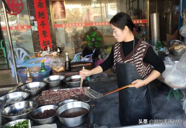 廣東國道邊的蒼蠅館子,因老闆娘高顏值火了,有人跑600公里來吃 廣東國道邊的蒼蠅館子,因老闆娘高顏值火了,有人跑600公里來吃