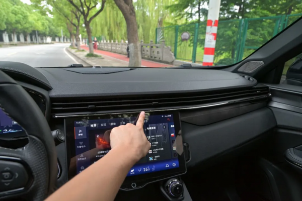 18萬多帶滬牌，插混SUV好選擇——領克01 PHEV