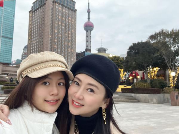 娛樂圈明星家庭 翁虹一家堪稱演藝家庭顏值擔當天花板