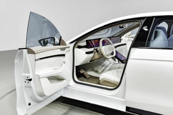 智己L7：中大型車，高1482毫米，造型低趴