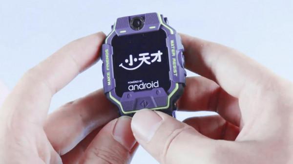 電影裡的道具變現實，體驗這款與手機合二為一的手錶，功能超預期