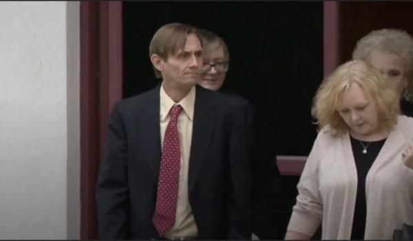 絕命毒師+風騷律師！美國化學老師製毒被抓，自己給自己辯護脫罪