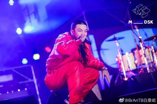 不唱歌的大傻終於好聽了，小白新專工業化程度比肩歐美