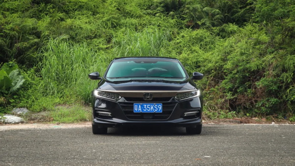 隨便開油耗5.8L，凱美瑞打不過它，年輕人的最愛