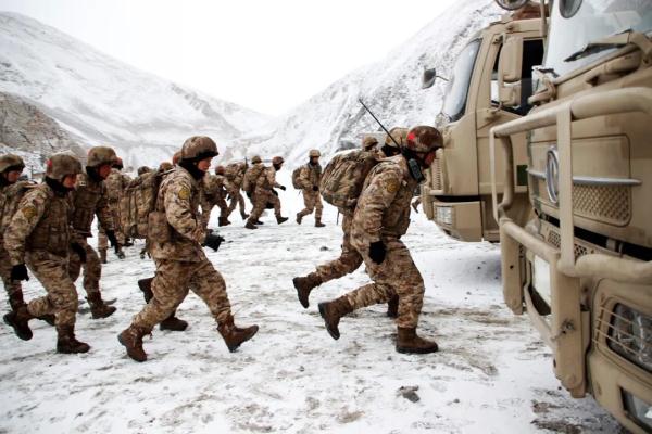 雪花紛飛天，正是練兵時，帶你體驗“沉浸式”冬訓