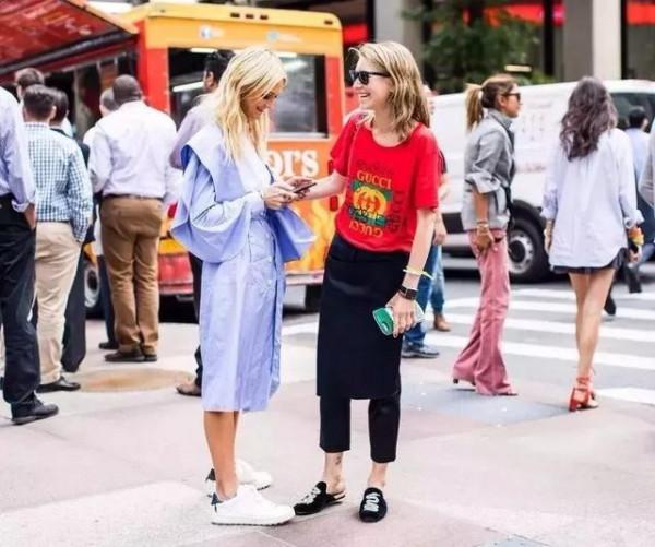 四五十歲的女人，建議少穿高跟鞋！今年流行這3雙鞋，舒適顯高階