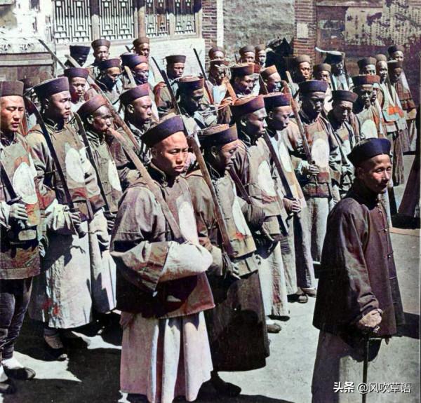 1902年北京舊影:119年前的北京街頭,混亂而繁華 1902年北京舊影:119年前的北京街頭,混亂而繁華