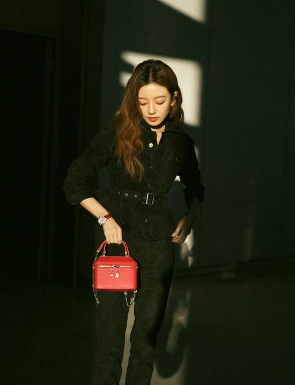 於正力捧5年都不火，有顏有身材的何瑞賢，基礎款也能穿得很驚豔