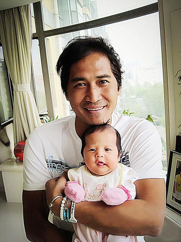 “四川女婿”齊秦：50歲娶小妻子，因為一個人愛上一個省