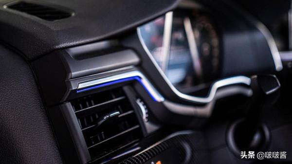 奧迪A4改裝碳纖維內飾+副駕駛液晶+氛圍燈+RS4前包圍