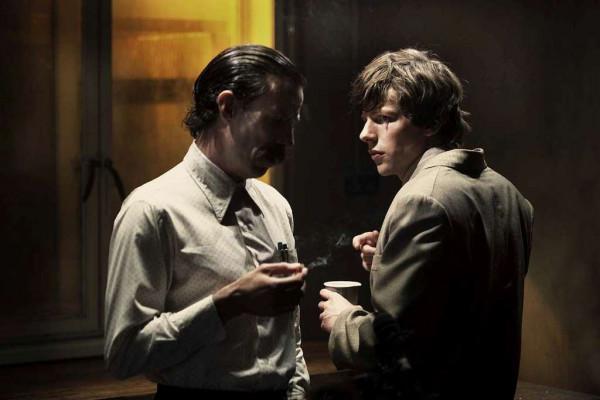 一次大腦手術，讓他有了裂腦人的稱呼，他的身體也產生了兩個靈魂