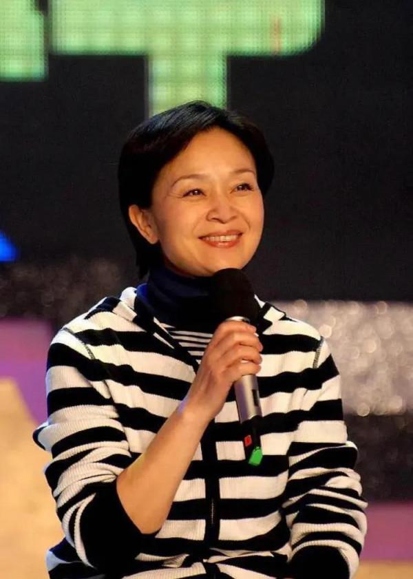 劉莉莉老了還這麼優雅,猜想年輕時候的她一定很美 劉莉莉老了還這麼優雅,猜想年輕時候的她一定很美