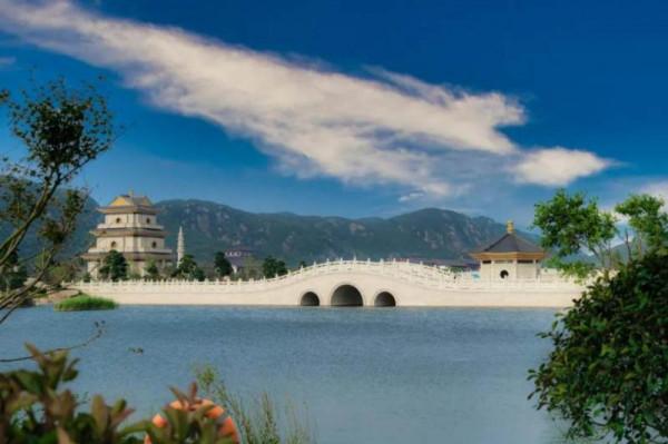 11月4日，心悠然酒將攜手百家講壇名師論道普陀山，再啟經典