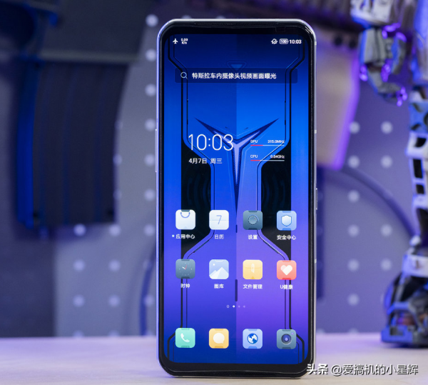 從5299跌至3199元，18GB+256GB+5500mAh，144Hz高階旗艦加速退場