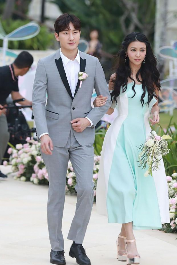 付辛博穎兒婚禮伴郎伴娘團看點也很多！郭碧婷挽手馬可像演偶像劇