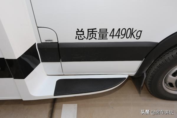 單拓展的房車見多了,橫床變豎床,這種佈局的你見過嗎? 單拓展的房車見多了,橫床變豎床,這種佈局的你見過嗎?