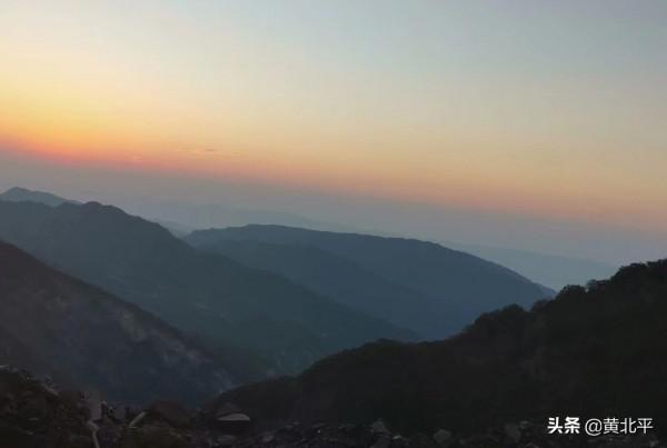 重慶有一條修建在山脊上的刀片天路，自駕愛好者何不來試試手腳