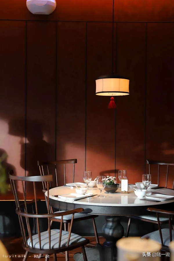 10人消費將近4000元，鮮松茸、大黃魚、羅氏蝦、私房牛肉都不錯