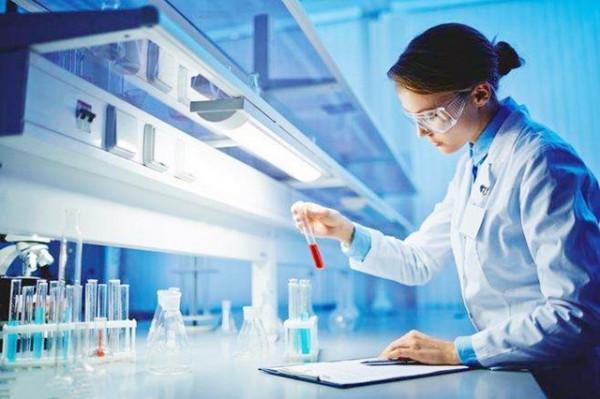 97年，兩滴液體落在化學家卡倫的手套，進醫院3周深度昏迷致身亡