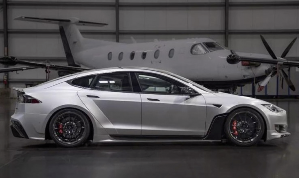 低趴低調亦奢華:特斯拉Model S寬體改裝 低趴低調亦奢華:特斯拉Model S寬體改裝