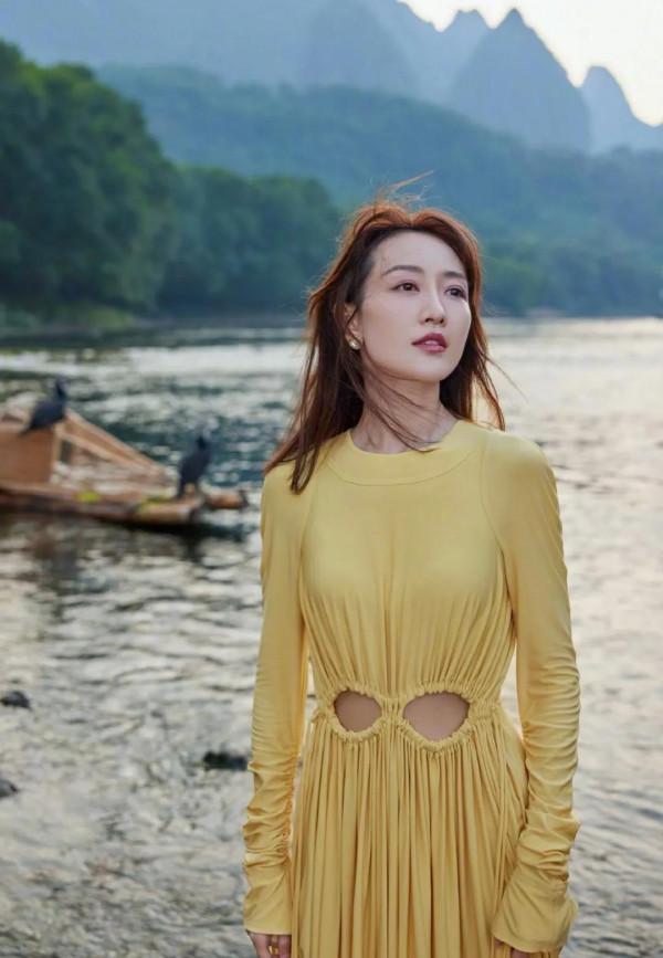 有喜歡王鷗的嗎？這麼看確實和楊冪有的一拼