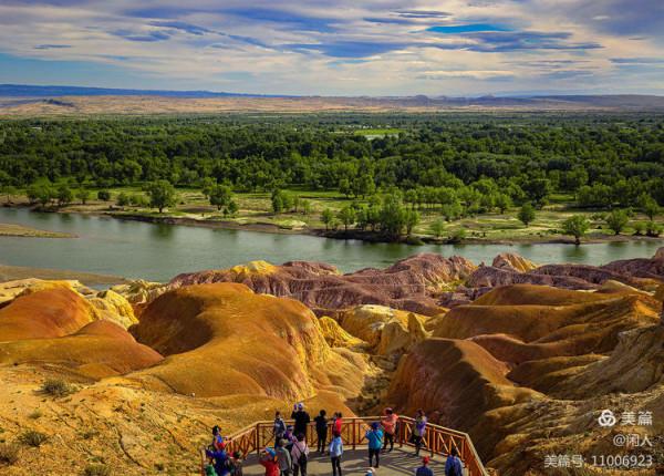 新疆有個五彩灘