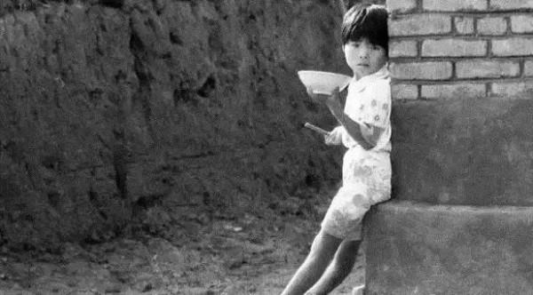 80年代中國人吃飯罕見老照片26張