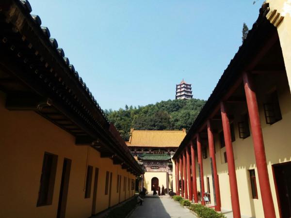 江西這座1600多年的寺廟,不收門票,香火齋飯免費,香客很多 江西這座1600多年的寺廟,不收門票,香火齋飯免費,香客很多