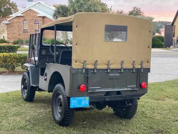 越野車的鼻祖，一塵不染的1950年威利斯吉普車