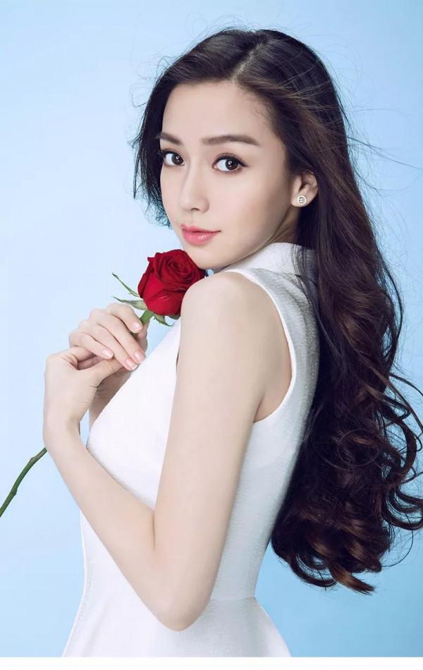 楊穎，清純甜美，風韻猶存