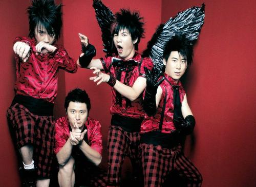 人間清醒大張偉：堅持和隊友對半分賬，拒絕黃小蕾，只寵胖媳婦兒