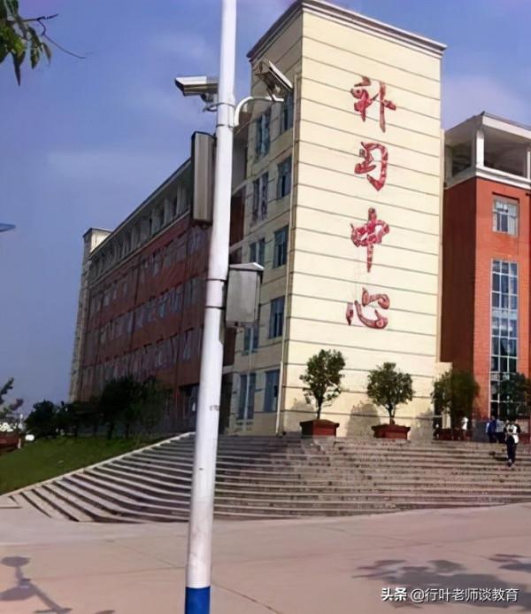 國內最大的“高考夢工廠”，一萬多人參加高考，卻無一人考上北大