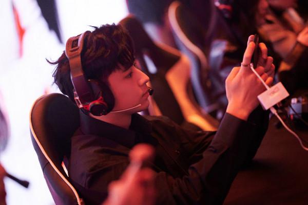 陳若軒現身微博電競全明星公益賽 電競文男主適配度滿分