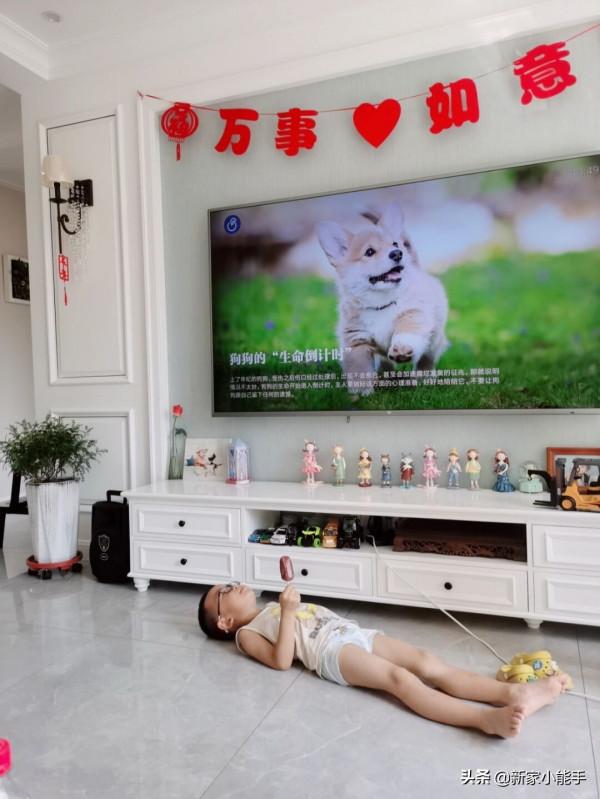 她家最頂層上下兩層的新房，很有空間感，露天陽臺做花園真羨慕