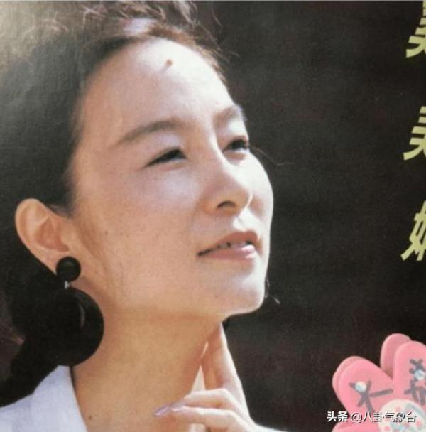 奚美娟：39歲高齡產子，沒出月子被離婚，她的犧牲遠比我們想得多