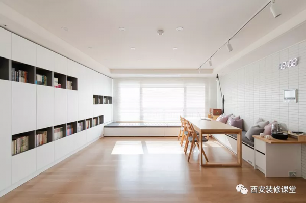 客廳不要傳統，長條桌布局可好？