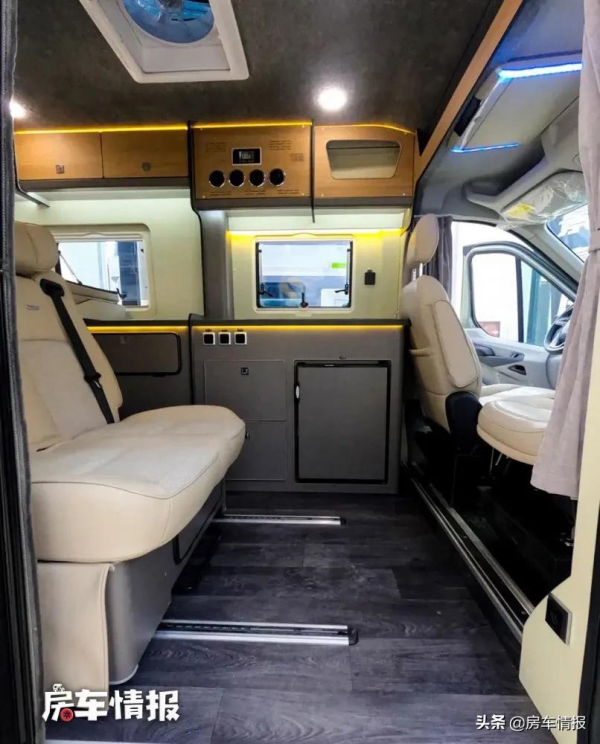 20萬出頭的V90房車,越野風格外觀開出去倍兒酷,適合年輕小夫妻 20萬出頭的V90房車,越野風格外觀開出去倍兒酷,適合年輕小夫妻