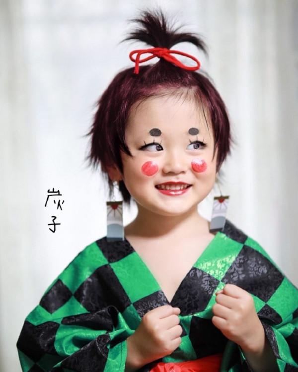 當鬼滅遊郭篇被小朋友還原，伊之助一模一樣，炭治郎過分可愛