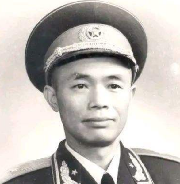 四野悍將娶了犧牲的老戰友妻子，為了孩子著想，他將孩子姓名改了