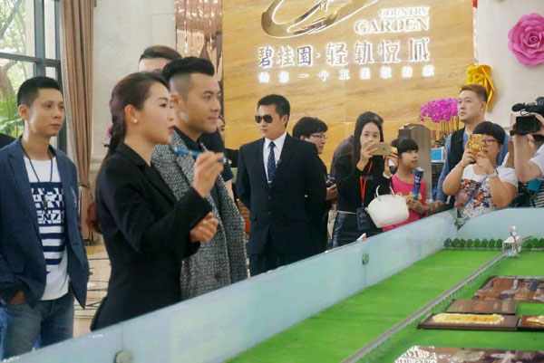 8位定居內地的港臺明星,有人購置上億豪宅,有人只能租房住 8位定居內地的港臺明星,有人購置上億豪宅,有人只能租房住